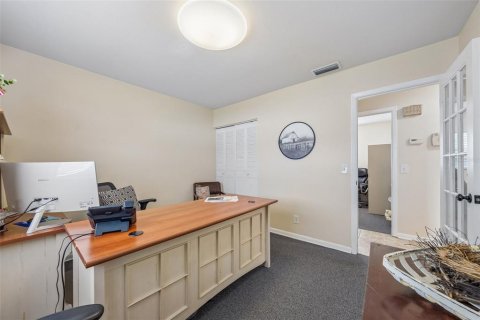 Commercial property in Brandon, Florida 95.13 sq.m. № 2374058 - photo 22