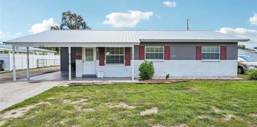 Commercial property in Brandon, Florida 95.13 sq.m. № 2374058
