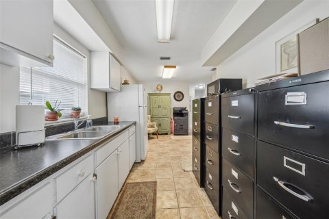 Commercial property in Brandon, Florida 95.13 sq.m. № 2374058 - photo 15