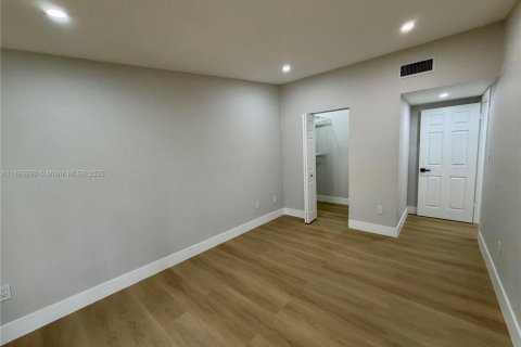 Adosado en alquiler en Miami, Florida, 3 dormitorios, 158.77 m2 № 1933680 - foto 23