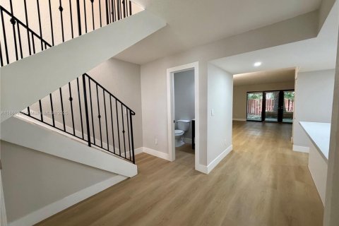 Adosado en alquiler en Miami, Florida, 3 dormitorios, 158.77 m2 № 1933680 - foto 3