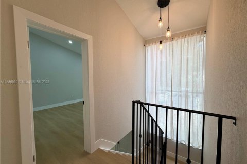Adosado en alquiler en Miami, Florida, 3 dormitorios, 158.77 m2 № 1933680 - foto 12