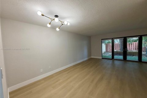 Adosado en alquiler en Miami, Florida, 3 dormitorios, 158.77 m2 № 1933680 - foto 9