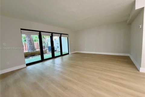 Adosado en alquiler en Miami, Florida, 3 dormitorios, 158.77 m2 № 1933680 - foto 10