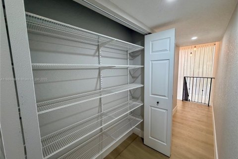 Adosado en alquiler en Miami, Florida, 3 dormitorios, 158.77 m2 № 1933680 - foto 17