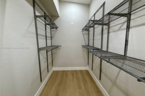 Adosado en alquiler en Miami, Florida, 3 dormitorios, 158.77 m2 № 1933680 - foto 16