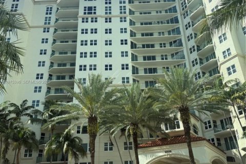 Condominio en alquiler en Aventura, Florida, 2 dormitorios, 116.78 m2 № 2040149 - foto 2