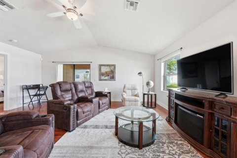 Villa ou maison à vendre à St. Lucie, Floride: 2 chambres, 134.8 m2 № 2254331 - photo 5