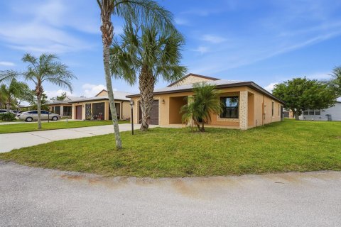 Villa ou maison à vendre à St. Lucie, Floride: 2 chambres, 134.8 m2 № 2254331 - photo 30