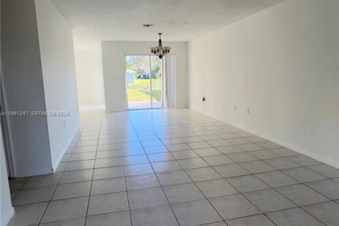 Villa ou maison à louer à Deerfield Beach, Floride: 3 chambres, 155.24 m2 № 2022137 - photo 3