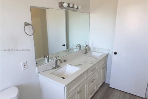 Villa ou maison à louer à Deerfield Beach, Floride: 3 chambres, 155.24 m2 № 2022137 - photo 21