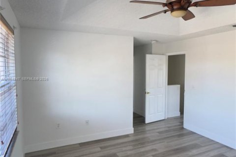 Villa ou maison à louer à Deerfield Beach, Floride: 3 chambres, 155.24 m2 № 2022137 - photo 18