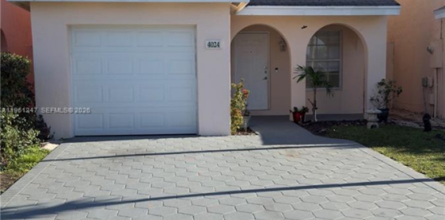 Villa ou maison à Deerfield Beach, Floride 3 chambres, 155.24 m2 № 2022137