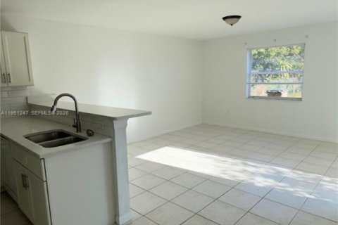 Villa ou maison à louer à Deerfield Beach, Floride: 3 chambres, 155.24 m2 № 2022137 - photo 4