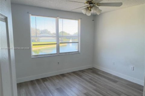 Villa ou maison à louer à Deerfield Beach, Floride: 3 chambres, 155.24 m2 № 2022137 - photo 13