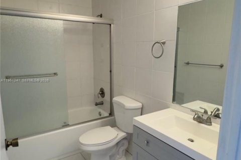 Villa ou maison à louer à Deerfield Beach, Floride: 3 chambres, 155.24 m2 № 2022137 - photo 11