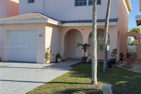 Villa ou maison à louer à Deerfield Beach, Floride: 3 chambres, 155.24 m2 № 2022137 - photo 2