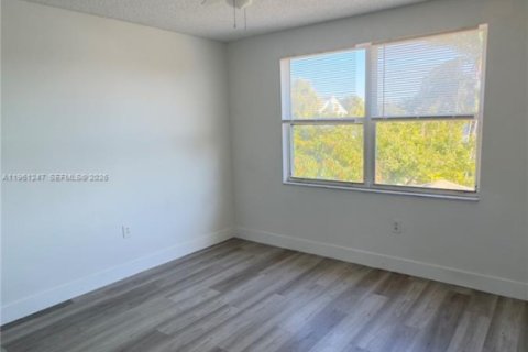 Villa ou maison à louer à Deerfield Beach, Floride: 3 chambres, 155.24 m2 № 2022137 - photo 14