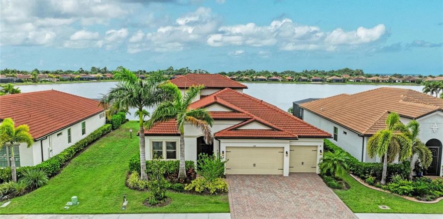 House in Nokomis, Florida 3 bedrooms, 304.07 sq.m. № 2203322