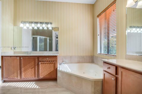 Casa en venta en Cutler Bay, Florida, 5 dormitorios, 284.37 m2 № 1969779 - foto 23