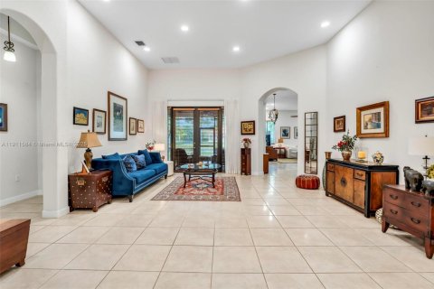 Casa en venta en Cutler Bay, Florida, 5 dormitorios, 284.37 m2 № 1969779 - foto 5