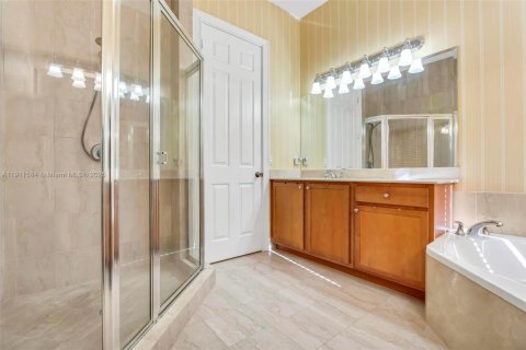 Casa en venta en Cutler Bay, Florida, 5 dormitorios, 284.37 m2 № 1969779 - foto 24