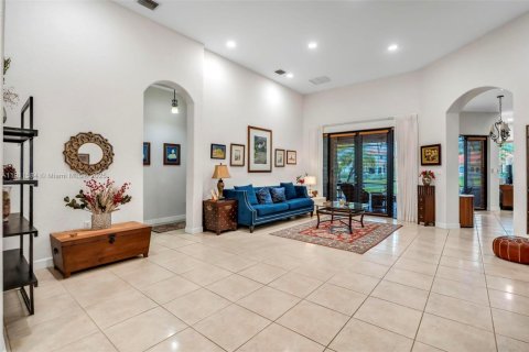 Casa en venta en Cutler Bay, Florida, 5 dormitorios, 284.37 m2 № 1969779 - foto 4