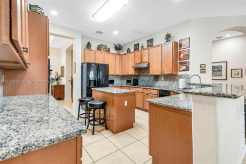 Casa en venta en Cutler Bay, Florida, 5 dormitorios, 284.37 m2 № 1969779 - foto 16