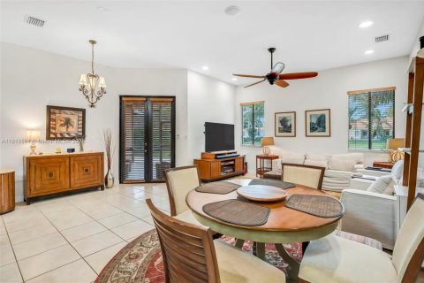 Casa en venta en Cutler Bay, Florida, 5 dormitorios, 284.37 m2 № 1969779 - foto 12