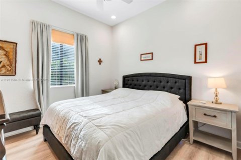 Casa en venta en Cutler Bay, Florida, 5 dormitorios, 284.37 m2 № 1969779 - foto 27