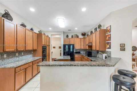 Casa en venta en Cutler Bay, Florida, 5 dormitorios, 284.37 m2 № 1969779 - foto 15