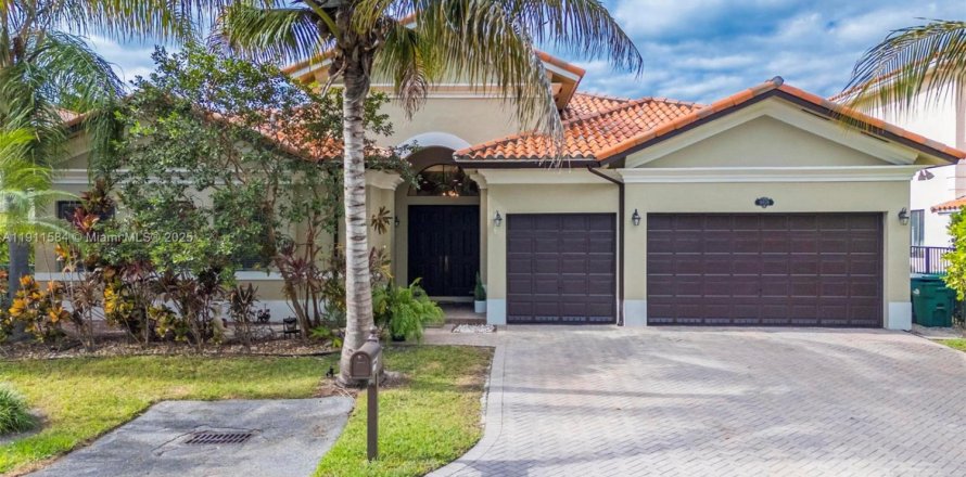 Casa en Cutler Bay, Florida 5 dormitorios, 284.37 m2 № 1969779