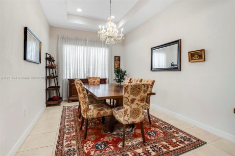Casa en venta en Cutler Bay, Florida, 5 dormitorios, 284.37 m2 № 1969779 - foto 17