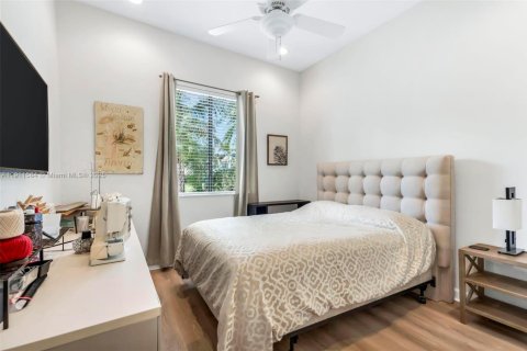 Casa en venta en Cutler Bay, Florida, 5 dormitorios, 284.37 m2 № 1969779 - foto 19