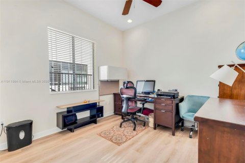 Casa en venta en Cutler Bay, Florida, 5 dormitorios, 284.37 m2 № 1969779 - foto 20