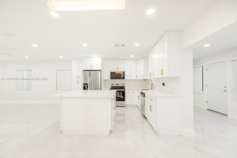 House in Fort Lauderdale, Florida 4 bedrooms, 167.69 sq.m. № 1698761 - photo 4