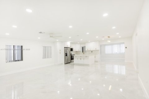 House in Fort Lauderdale, Florida 4 bedrooms, 167.69 sq.m. № 1698761 - photo 2