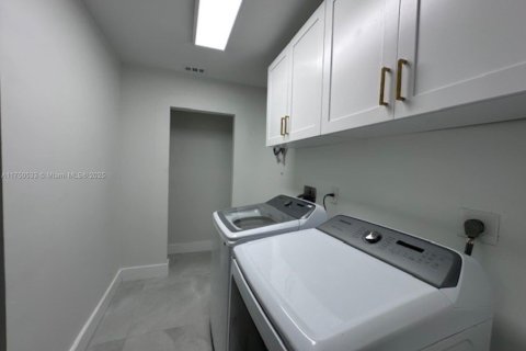 House in Fort Lauderdale, Florida 4 bedrooms, 167.69 sq.m. № 1698761 - photo 28
