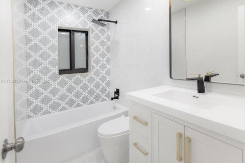 House in Fort Lauderdale, Florida 4 bedrooms, 167.69 sq.m. № 1698761 - photo 19