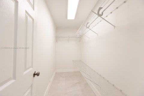 House in Fort Lauderdale, Florida 4 bedrooms, 167.69 sq.m. № 1698761 - photo 12