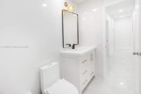 House in Fort Lauderdale, Florida 4 bedrooms, 167.69 sq.m. № 1698761 - photo 20