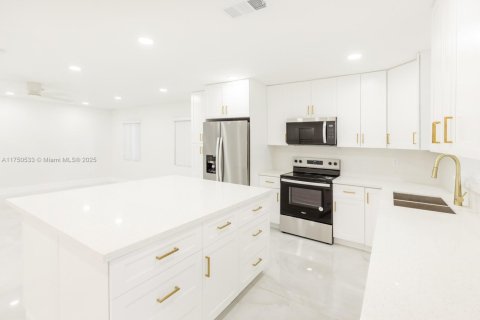 House in Fort Lauderdale, Florida 4 bedrooms, 167.69 sq.m. № 1698761 - photo 5