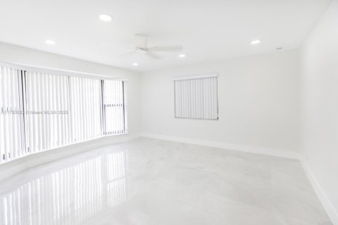 House in Fort Lauderdale, Florida 4 bedrooms, 167.69 sq.m. № 1698761 - photo 15