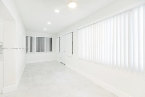 House in Fort Lauderdale, Florida 4 bedrooms, 167.69 sq.m. № 1698761 - photo 8
