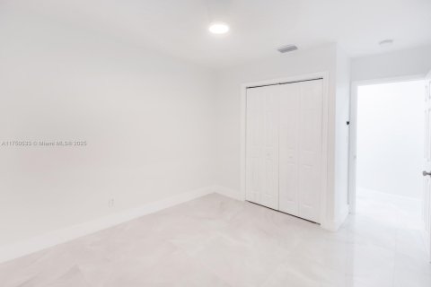 House in Fort Lauderdale, Florida 4 bedrooms, 167.69 sq.m. № 1698761 - photo 17