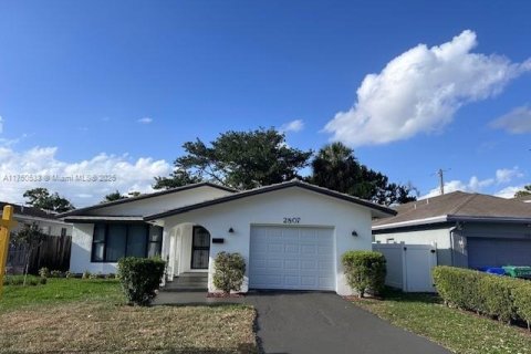 House in Fort Lauderdale, Florida 4 bedrooms, 167.69 sq.m. № 1698761 - photo 1