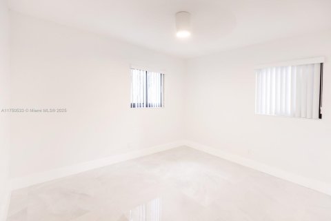 House in Fort Lauderdale, Florida 4 bedrooms, 167.69 sq.m. № 1698761 - photo 9