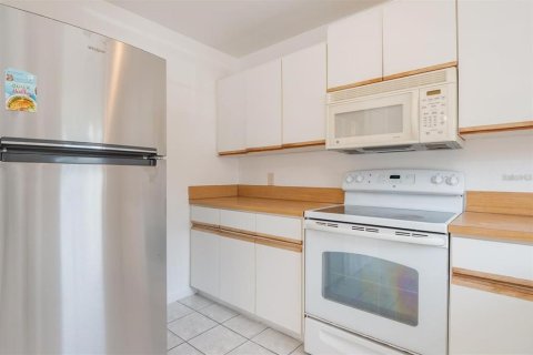 Снять в аренду кондоминиум в Киссимми, Флорида 1 комната, 103.86м2, № 2118389 - фото 8