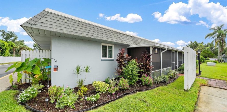 Condo in Sarasota, Florida, 2 bedrooms № 1880743