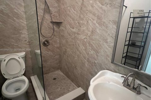 Снять в аренду виллу или дом в Майами, Флорида 1 спальня, 55.74м2, № 2006419 - фото 4